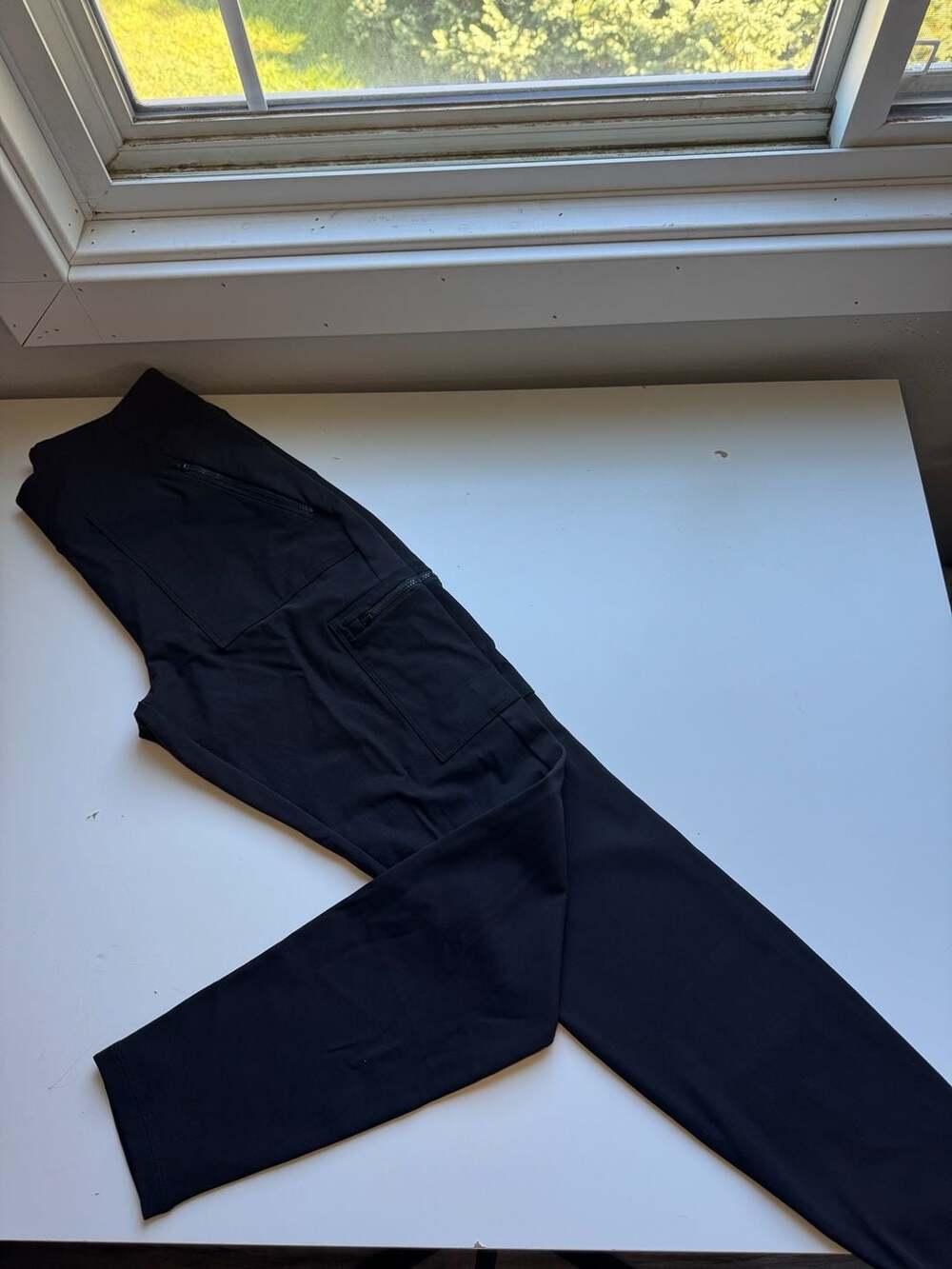 Athleta Headlands Hybrid Cargo Tight Black
